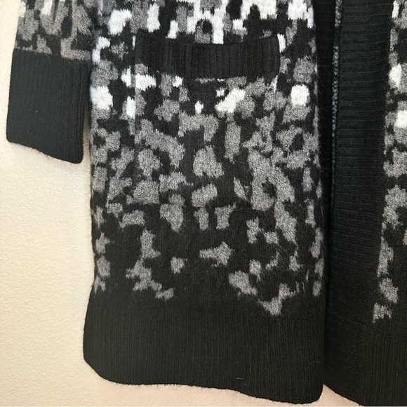 NWT NYDJ Jacquard Long Open Front Cardigan Heather Gray Black Animal Print - Picture 9 of 14